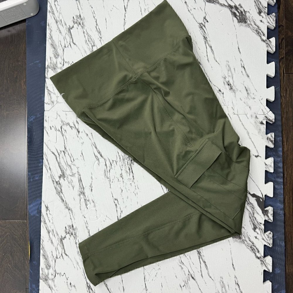 EUC - Zyia  Luxe Green Cargo Leggings, Size 6-8 (Fits BIG) - Picture 5 of 9